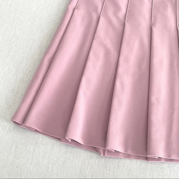 ⭐️host Pick⭐️ Aritzia Sunday Best Olive Mini 15" Skirt - Picture 5 of 9